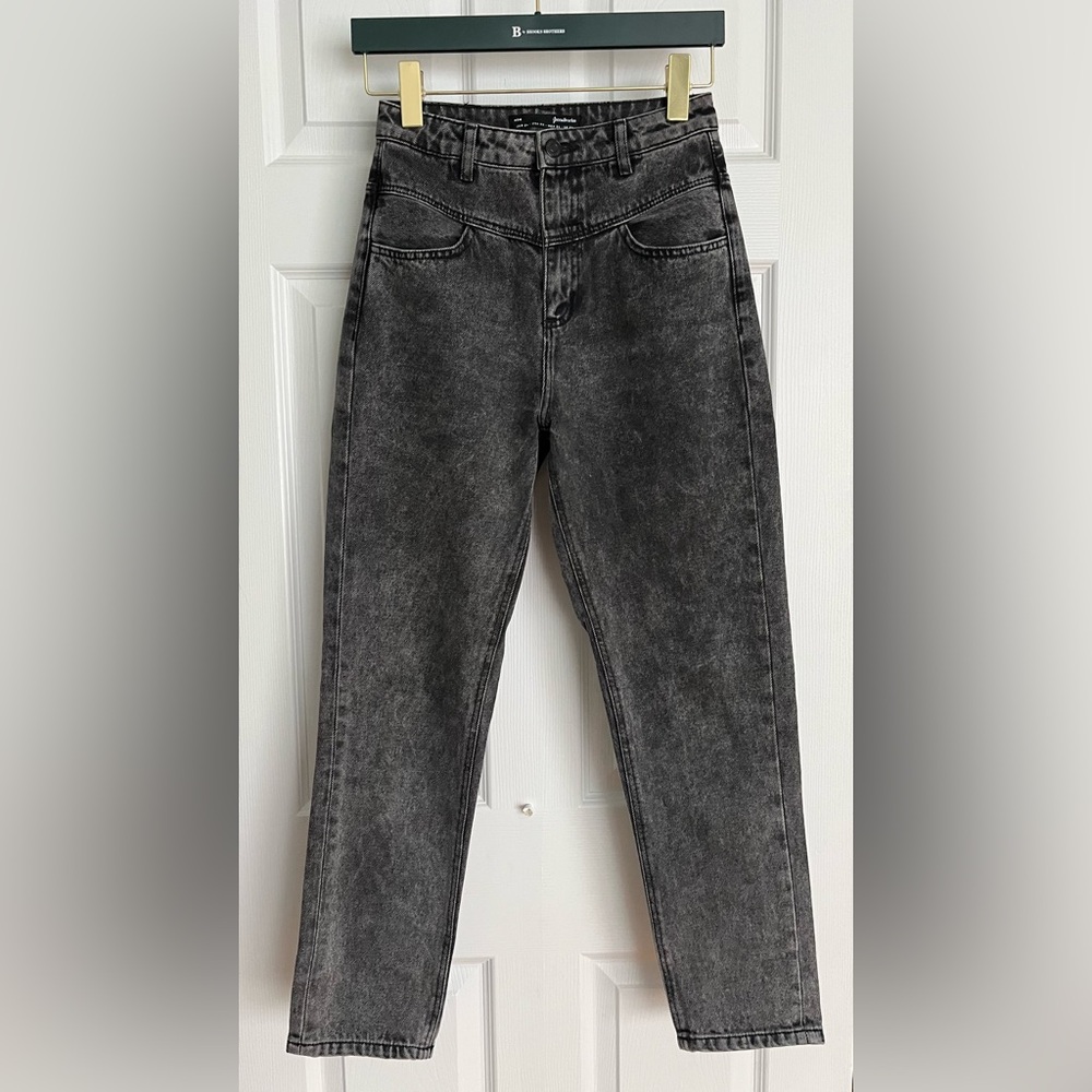 Stradivarius, Mom fit, high waisted jeans with front and back yoke, size 2